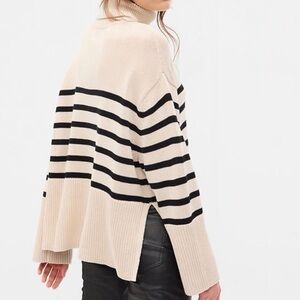 GAP 24/7 Split-Hem Turtleneck Sweater